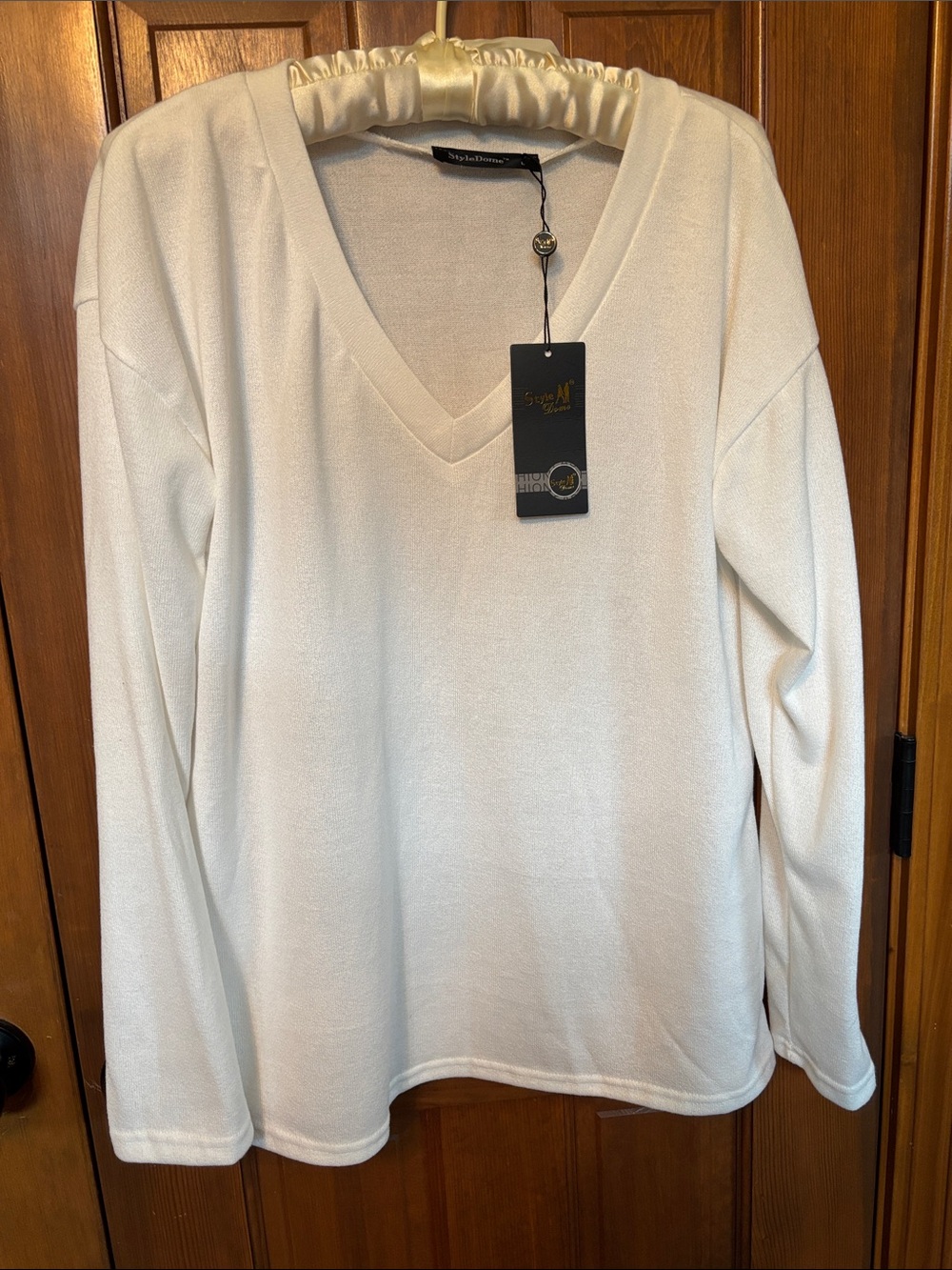 StyleDome White V-Neck Long Sleeve Knit Top Size Women's Size L